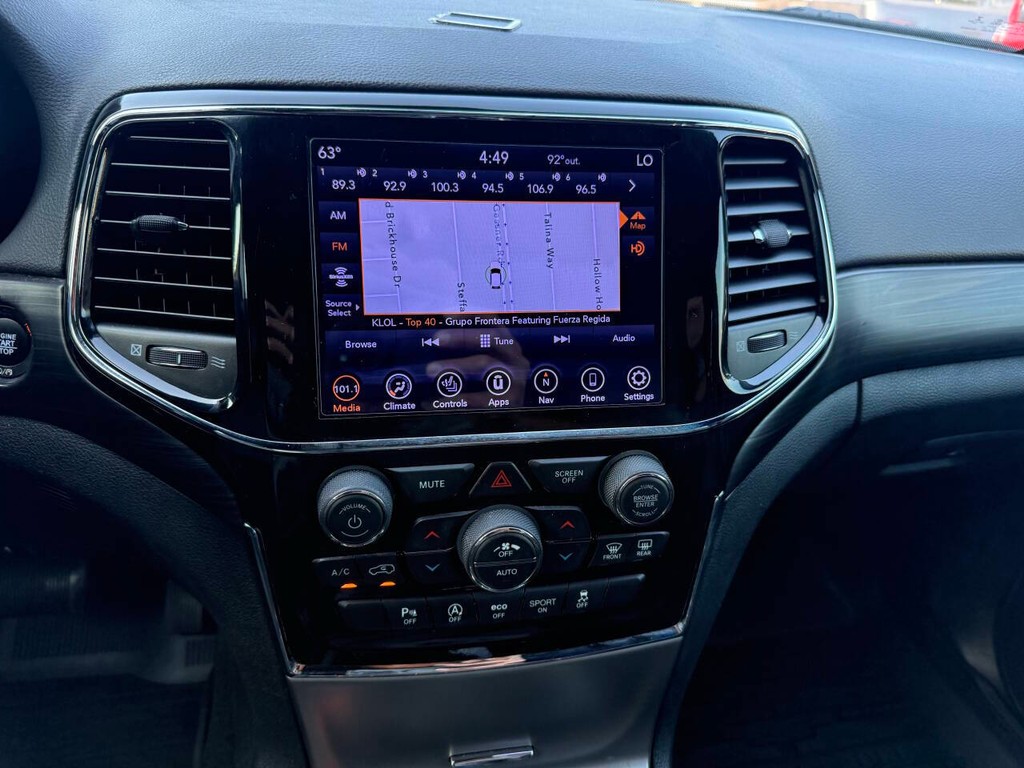 Jeep Grand Cherokee Vehicle Full-screen Gallery Image 23