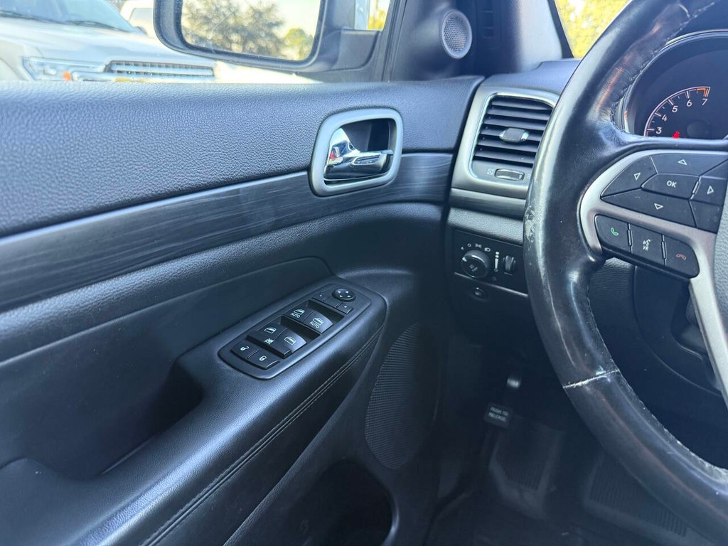 Jeep Grand Cherokee Vehicle Full-screen Gallery Image 29
