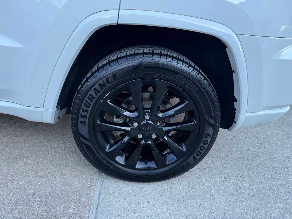 Jeep Grand Cherokee Vehicle Full-screen Gallery Image 34