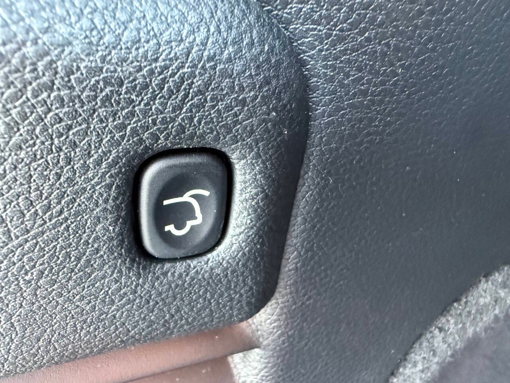 Jeep Grand Cherokee Vehicle Full-screen Gallery Image 36