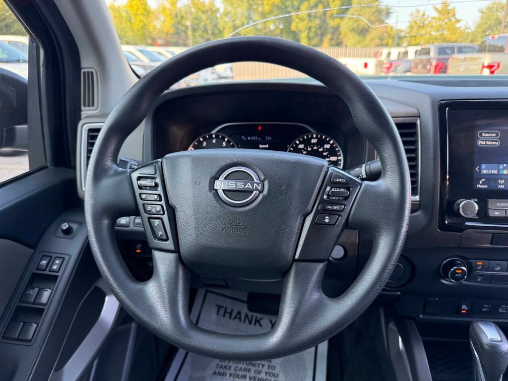 Nissan Frontier Vehicle Full-screen Gallery Image 22