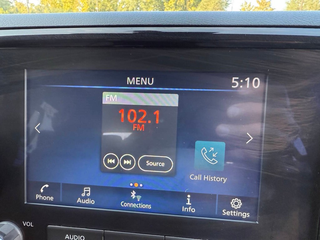 Nissan Frontier Vehicle Full-screen Gallery Image 25