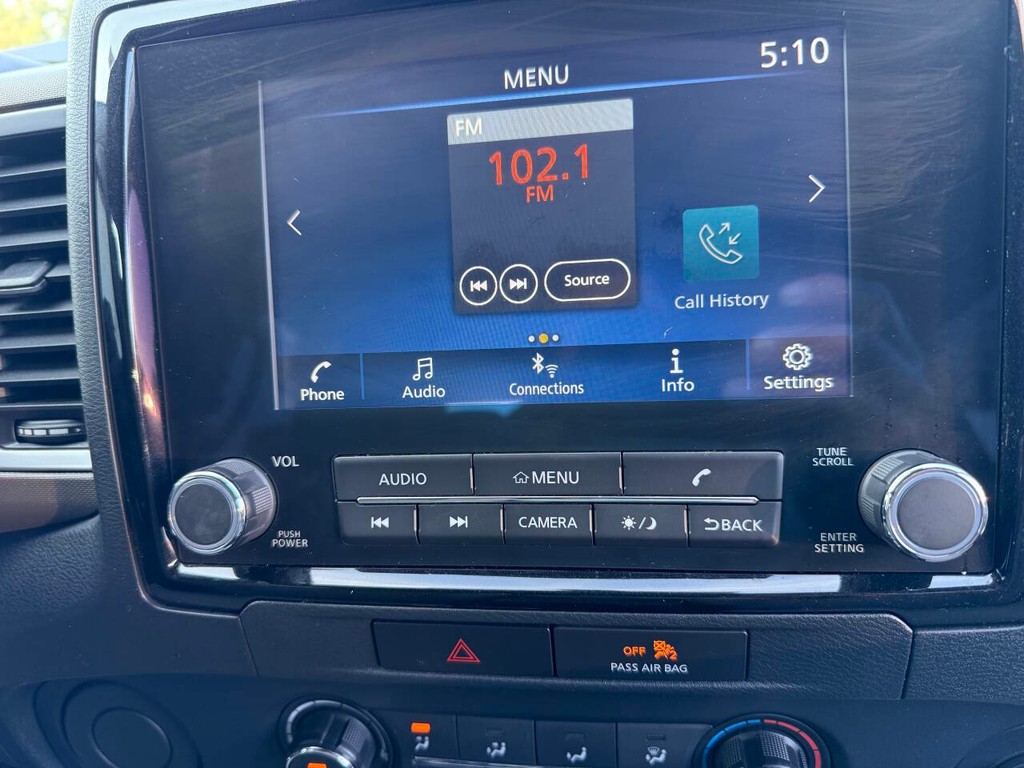 Nissan Frontier Vehicle Full-screen Gallery Image 27