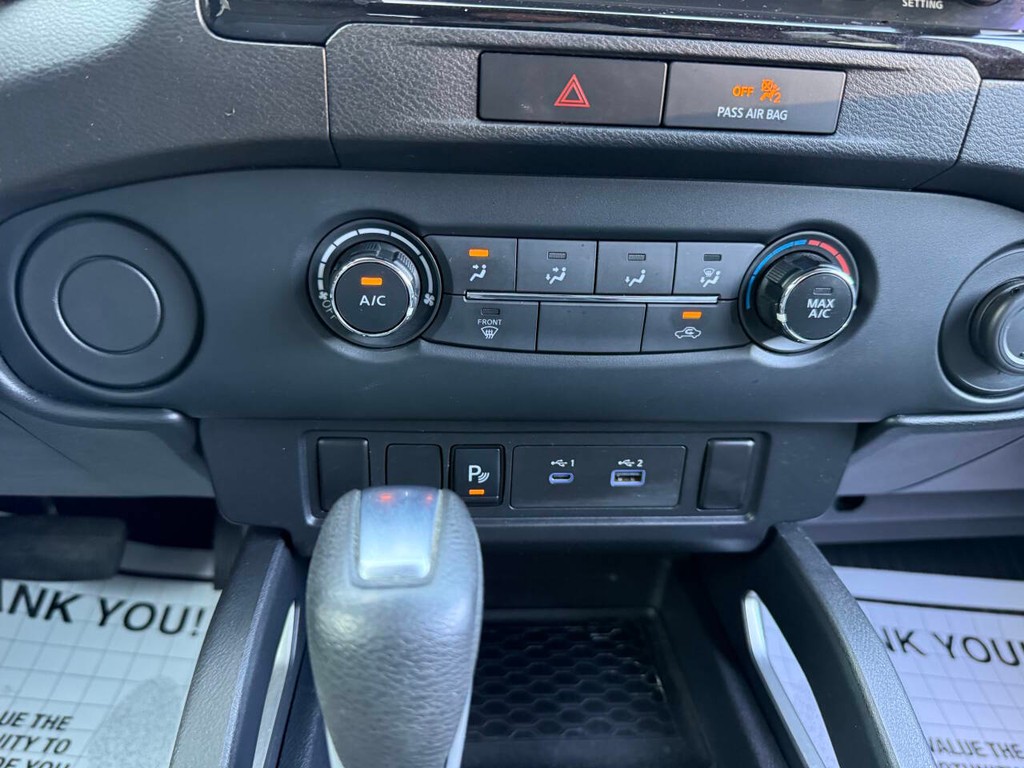 Nissan Frontier Vehicle Full-screen Gallery Image 29