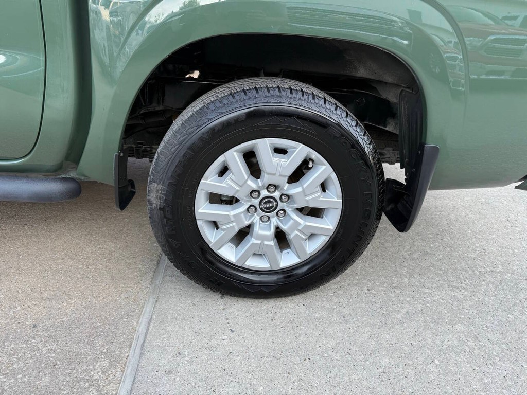 Nissan Frontier Vehicle Full-screen Gallery Image 36