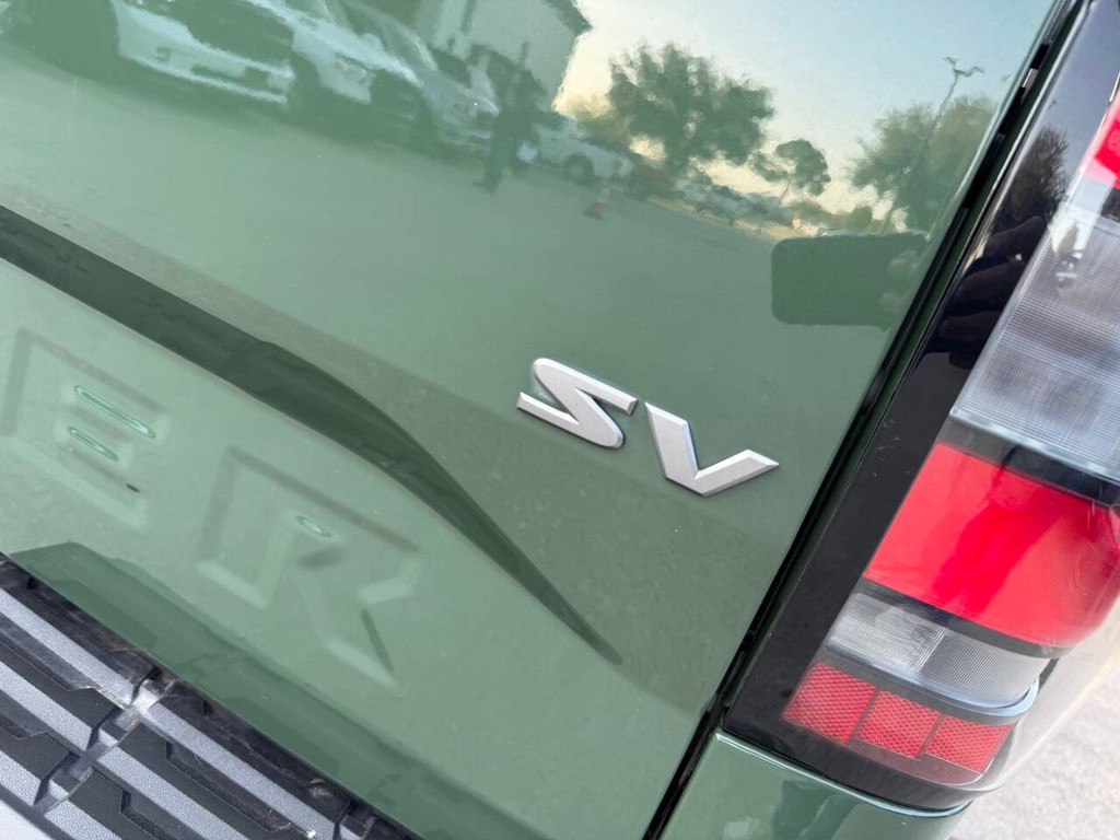 Nissan Frontier Vehicle Full-screen Gallery Image 37