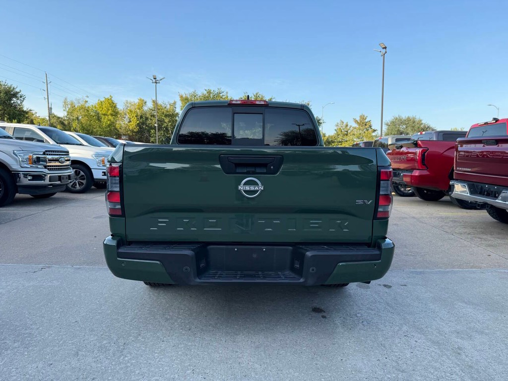 Nissan Frontier Vehicle Full-screen Gallery Image 39