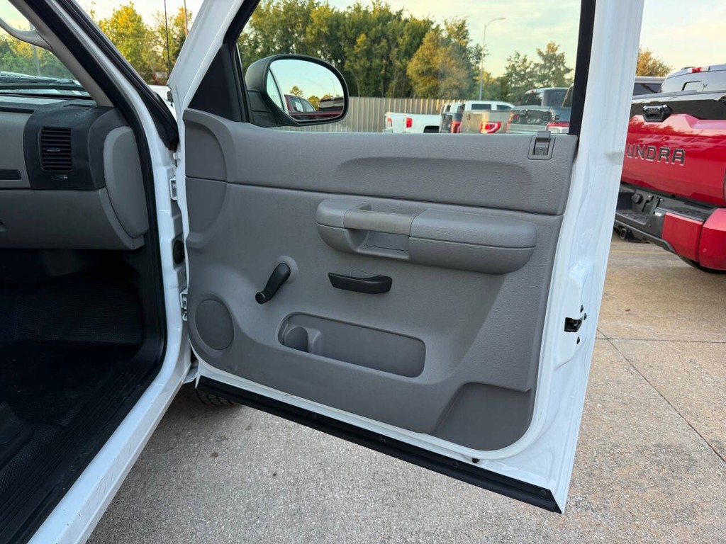 Chevrolet Silverado 1500 Vehicle Full-screen Gallery Image 11