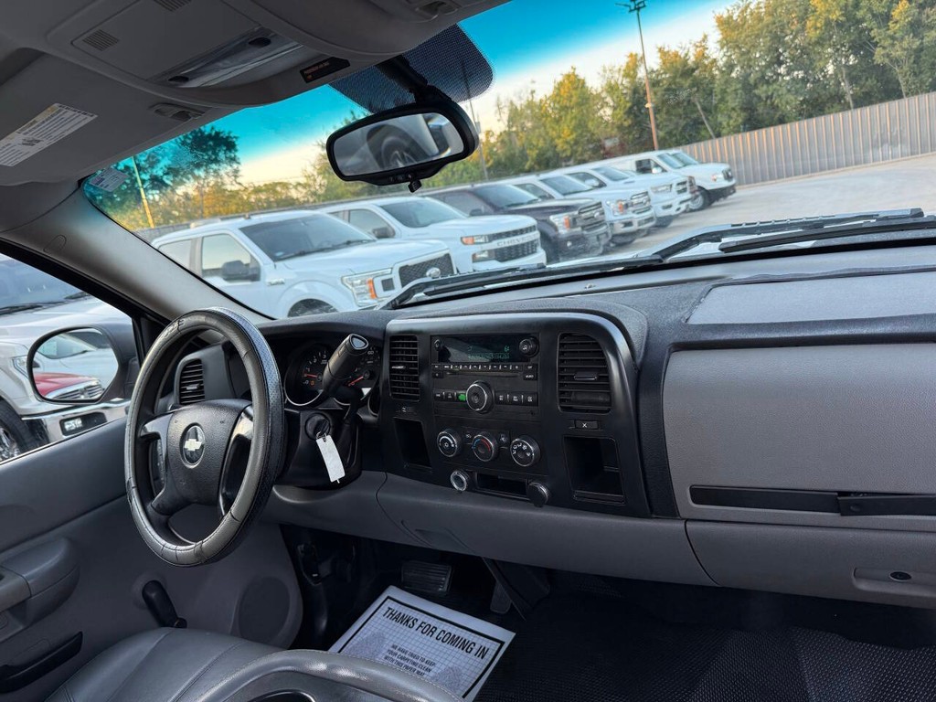 Chevrolet Silverado 1500 Vehicle Full-screen Gallery Image 12