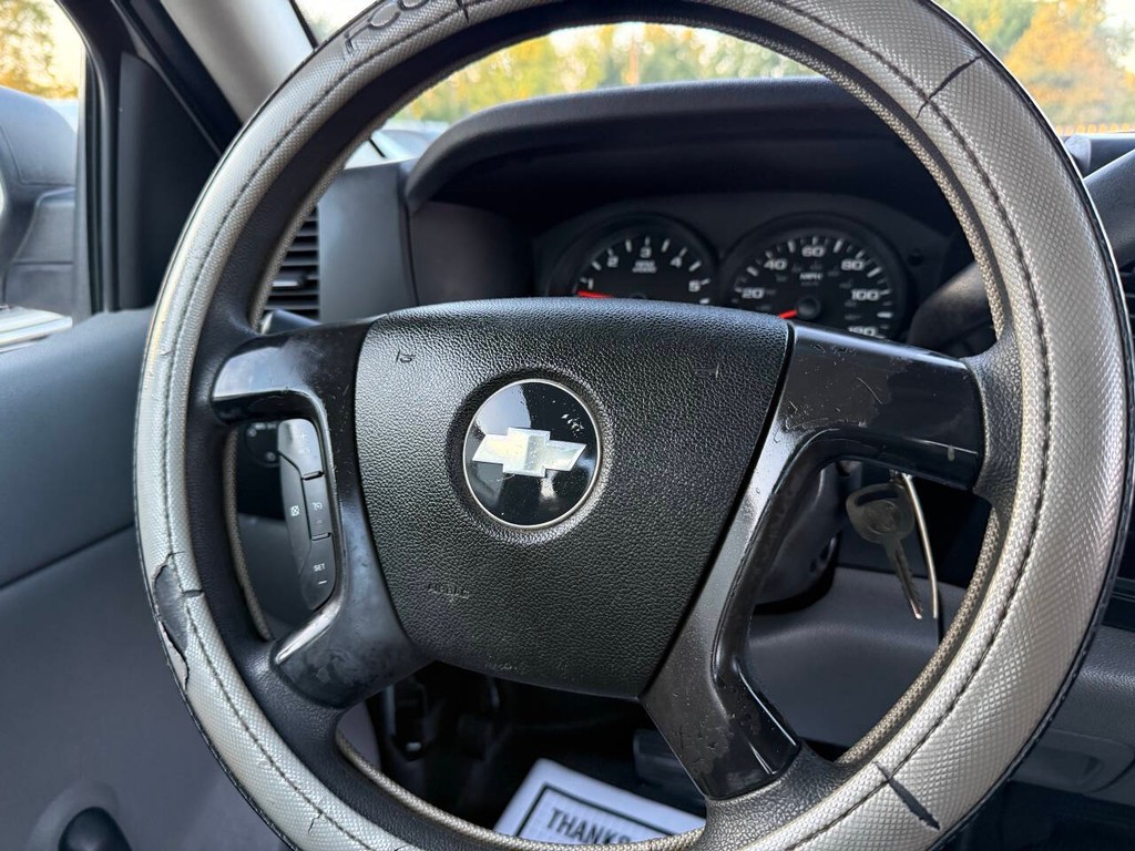 Chevrolet Silverado 1500 Vehicle Full-screen Gallery Image 16