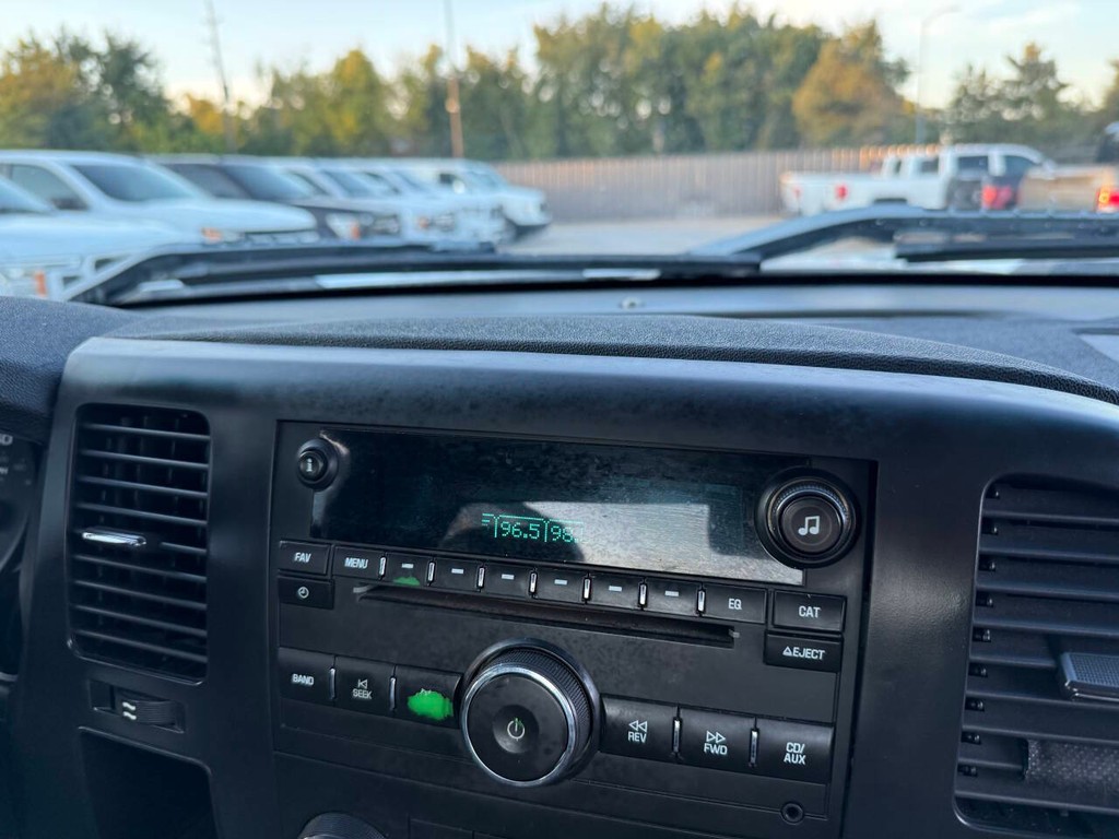 Chevrolet Silverado 1500 Vehicle Full-screen Gallery Image 18