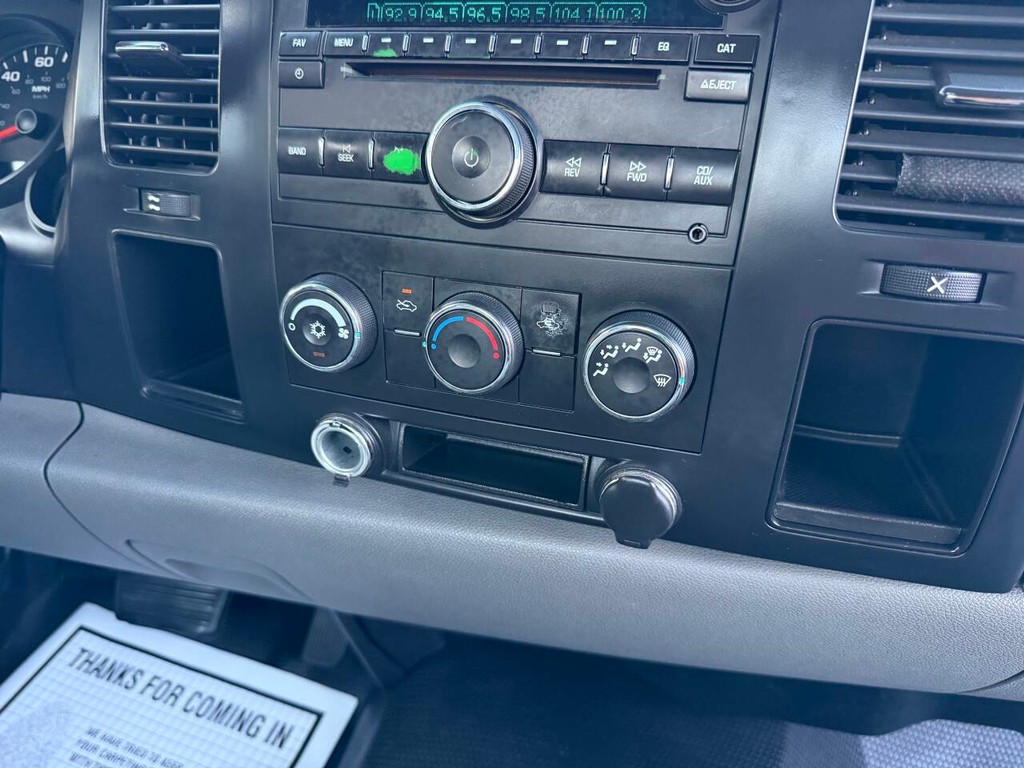 Chevrolet Silverado 1500 Vehicle Full-screen Gallery Image 19