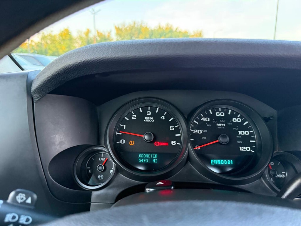 Chevrolet Silverado 1500 Vehicle Full-screen Gallery Image 21