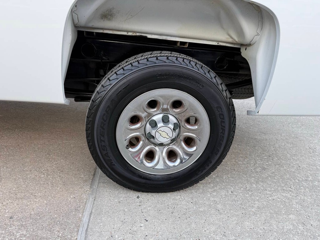 Chevrolet Silverado 1500 Vehicle Full-screen Gallery Image 25