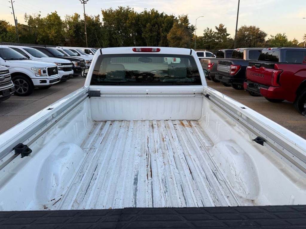 Chevrolet Silverado 1500 Vehicle Full-screen Gallery Image 26