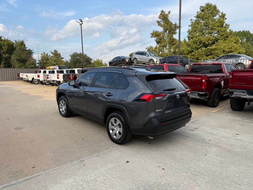 Toyota RAV4 Vehicle Full-screen Gallery Image 04