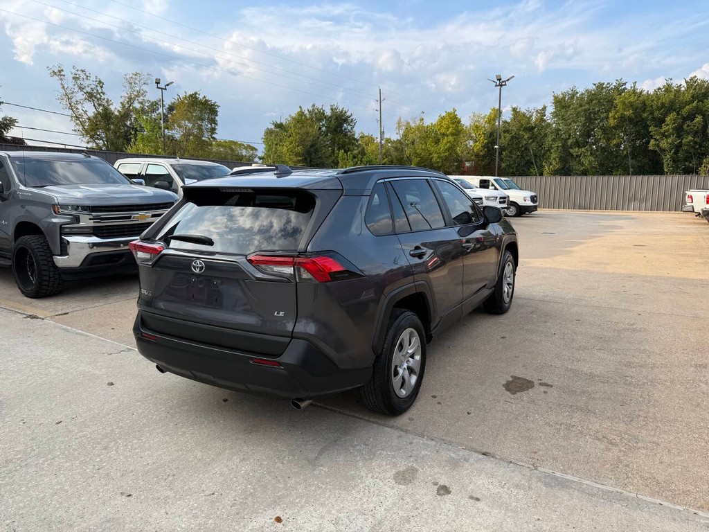 Toyota RAV4 Vehicle Full-screen Gallery Image 05