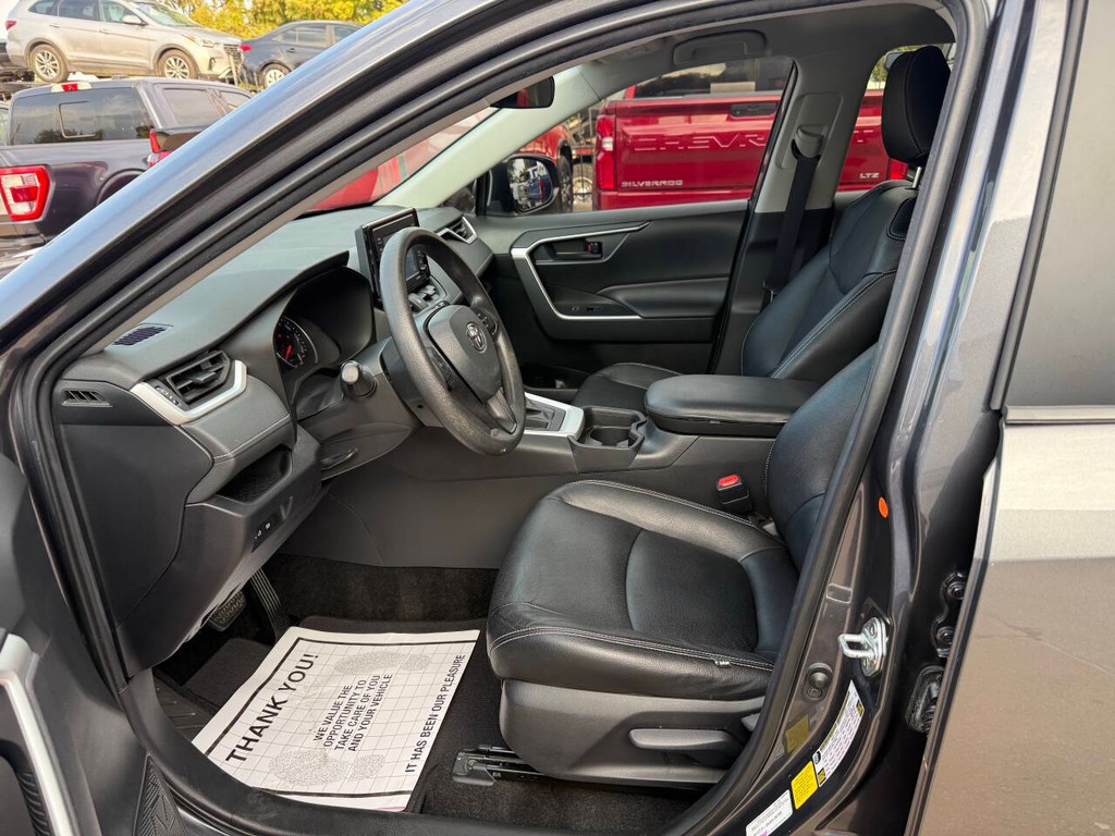 Toyota RAV4 Vehicle Full-screen Gallery Image 07
