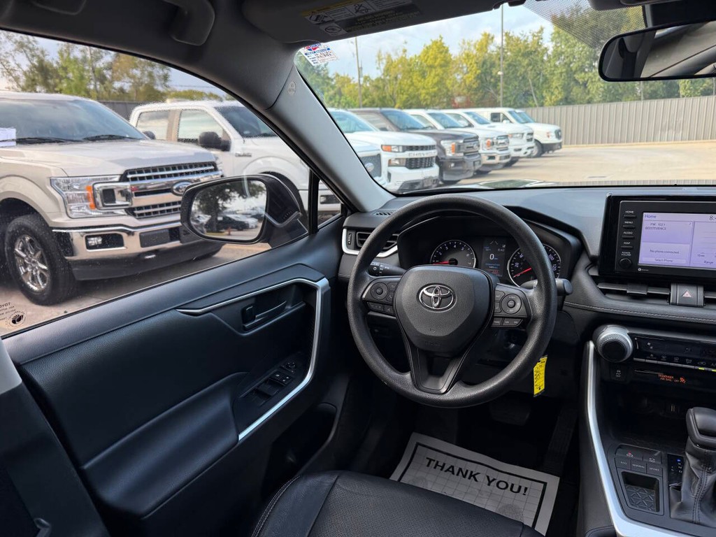 Toyota RAV4 Vehicle Full-screen Gallery Image 19