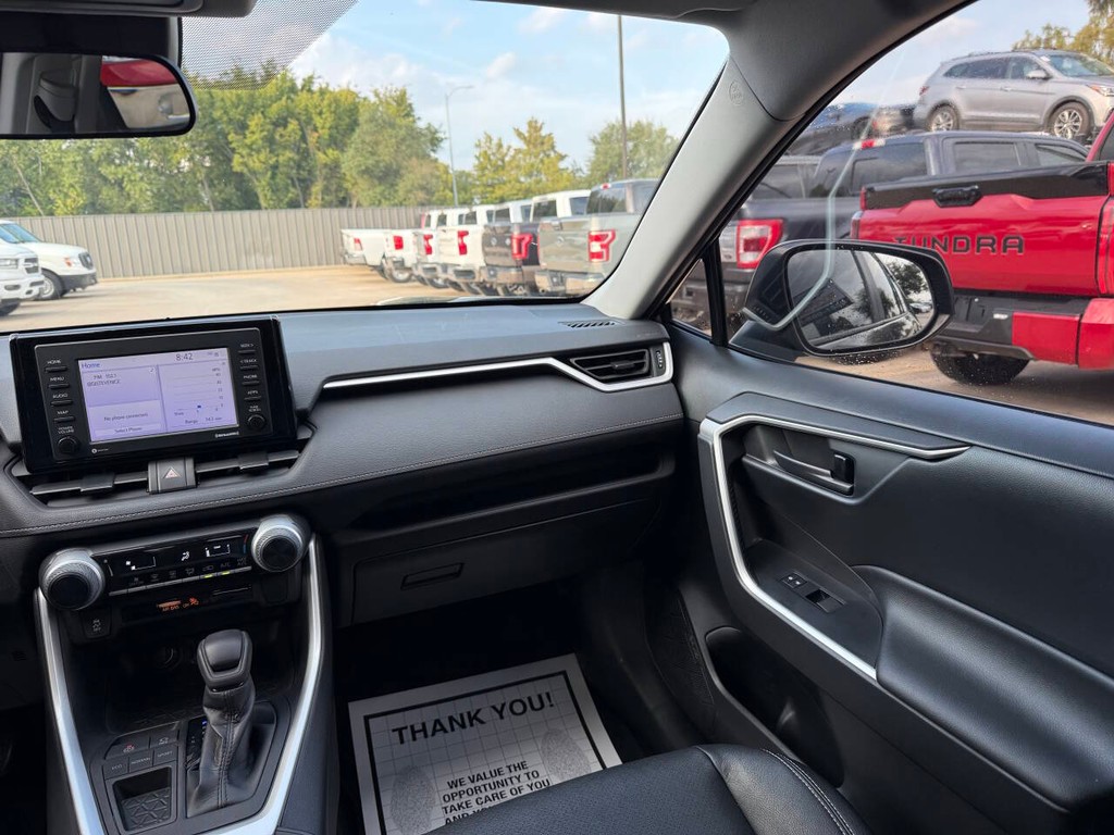 Toyota RAV4 Vehicle Full-screen Gallery Image 20