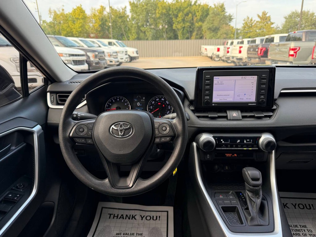 Toyota RAV4 Vehicle Full-screen Gallery Image 21