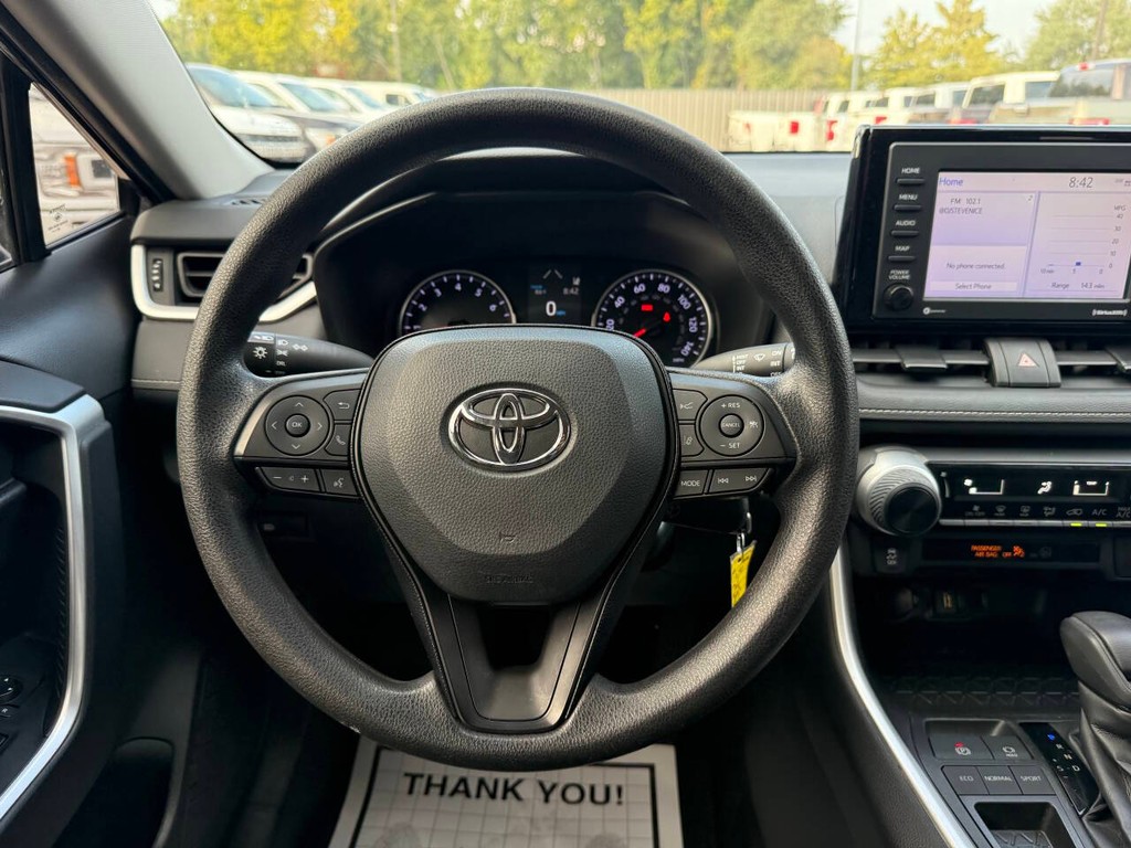 Toyota RAV4 Vehicle Full-screen Gallery Image 22