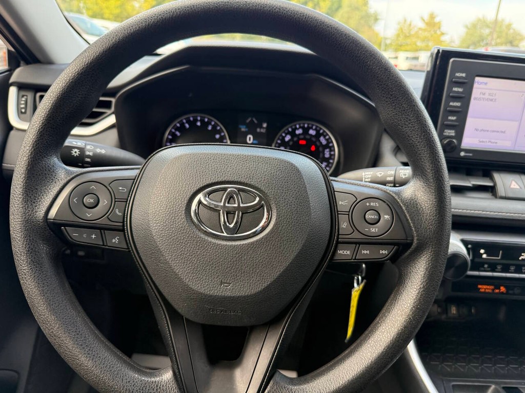 Toyota RAV4 Vehicle Full-screen Gallery Image 23