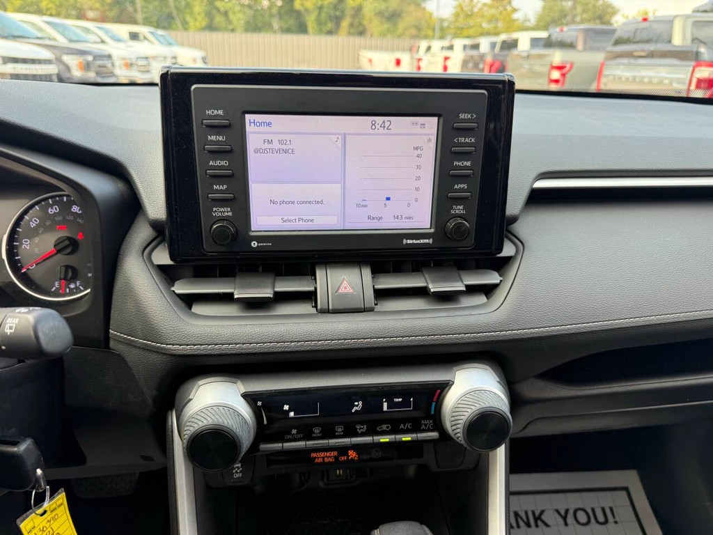 Toyota RAV4 Vehicle Full-screen Gallery Image 24