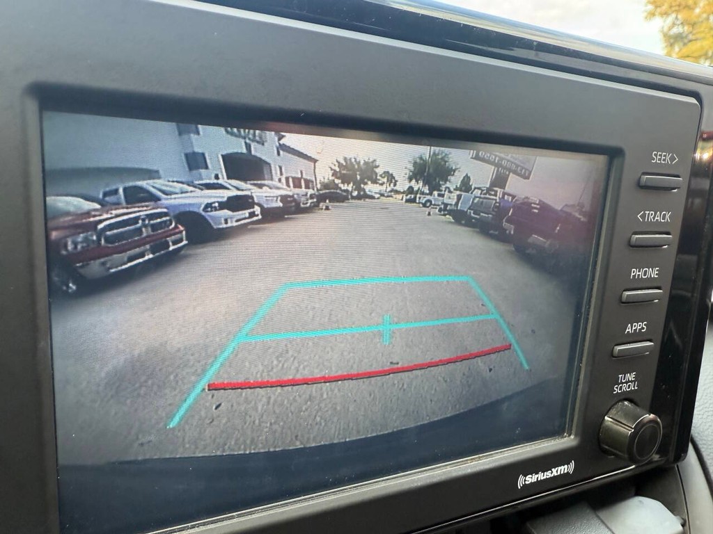 Toyota RAV4 Vehicle Full-screen Gallery Image 26