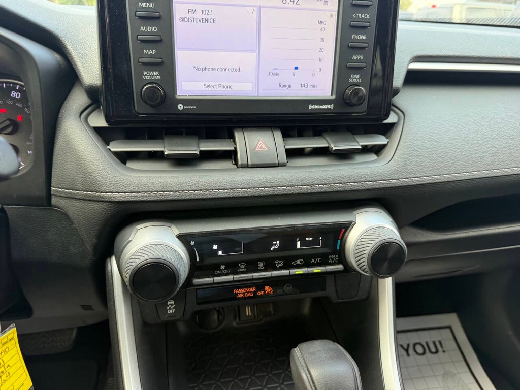 Toyota RAV4 Vehicle Full-screen Gallery Image 27