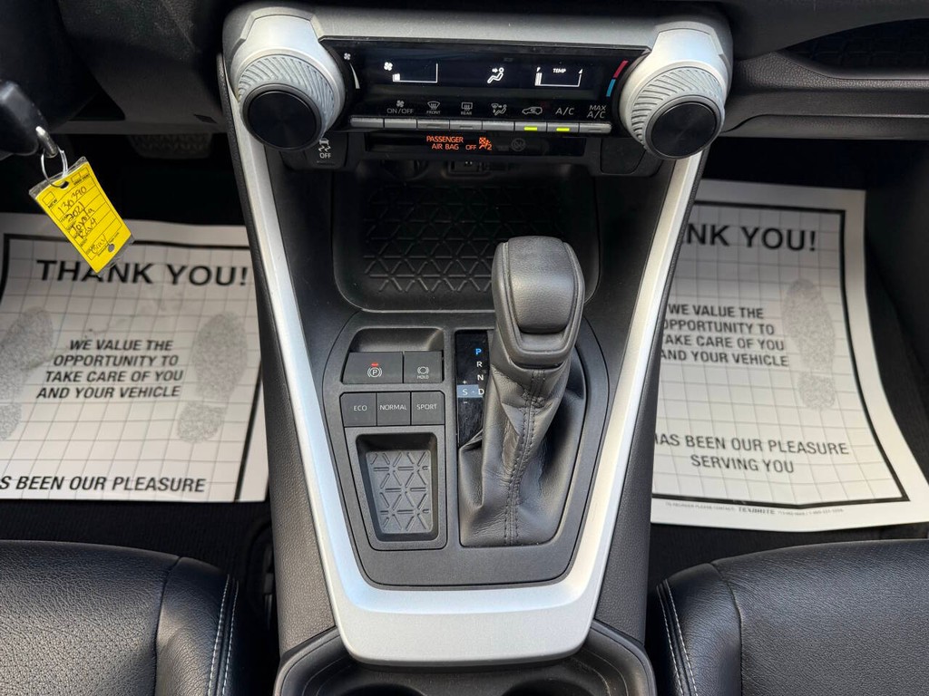 Toyota RAV4 Vehicle Full-screen Gallery Image 28