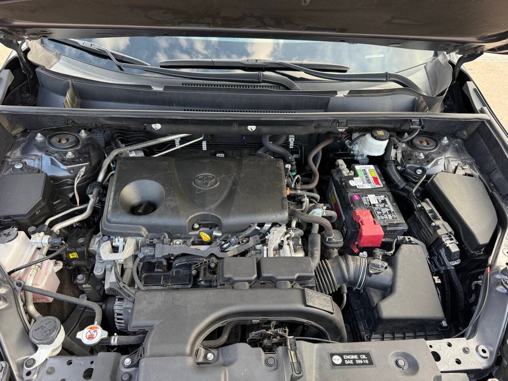 Toyota RAV4 Vehicle Full-screen Gallery Image 33