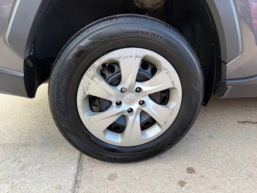 Toyota RAV4 Vehicle Full-screen Gallery Image 34