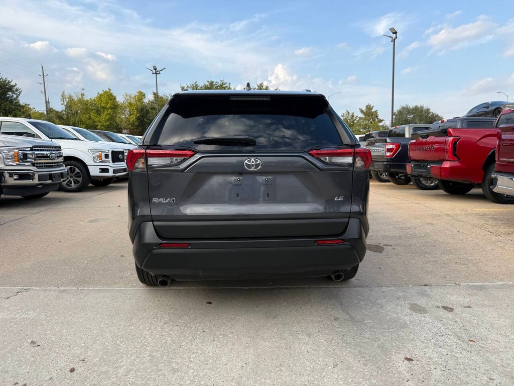 Toyota RAV4 Vehicle Full-screen Gallery Image 36