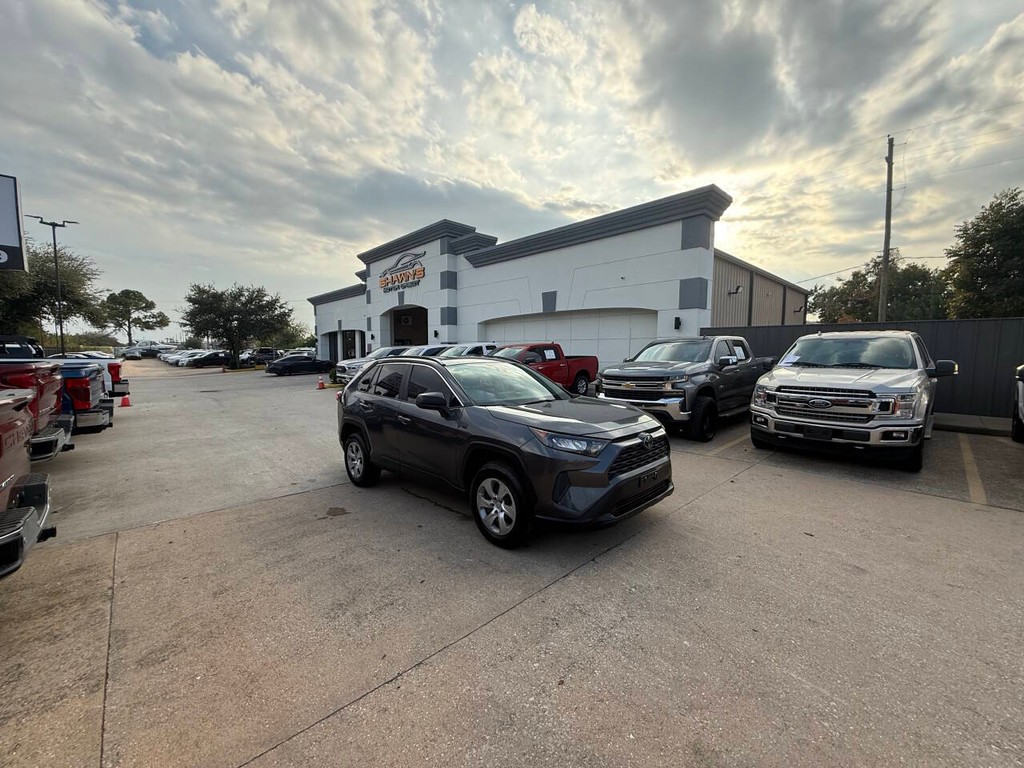 Toyota RAV4 Vehicle Full-screen Gallery Image 41
