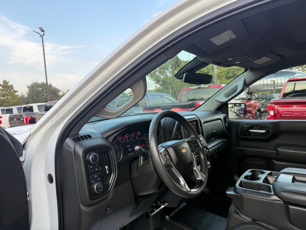 Chevrolet Silverado 1500 Vehicle Full-screen Gallery Image 06