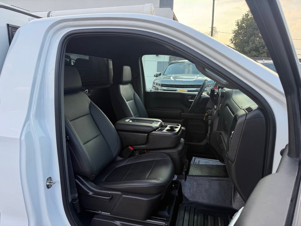 Chevrolet Silverado 1500 Vehicle Full-screen Gallery Image 10