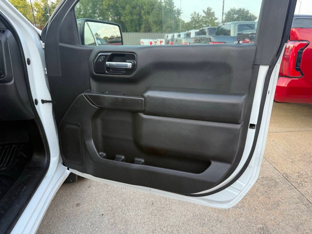 Chevrolet Silverado 1500 Vehicle Full-screen Gallery Image 11