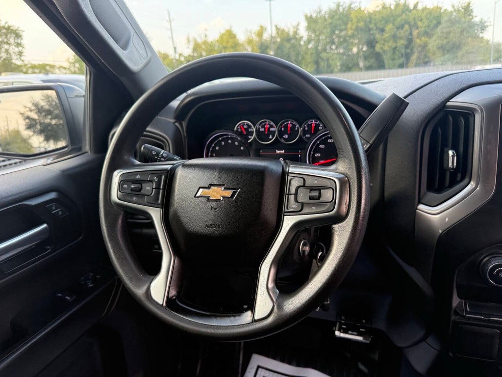 Chevrolet Silverado 1500 Vehicle Full-screen Gallery Image 15