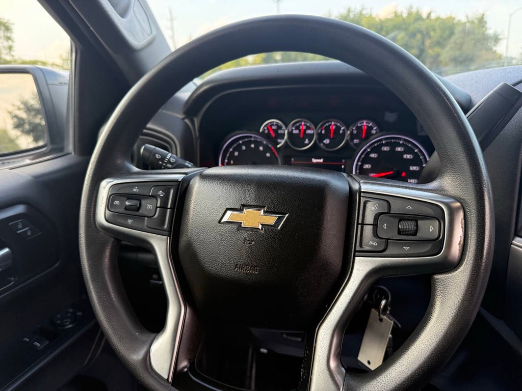 Chevrolet Silverado 1500 Vehicle Full-screen Gallery Image 16
