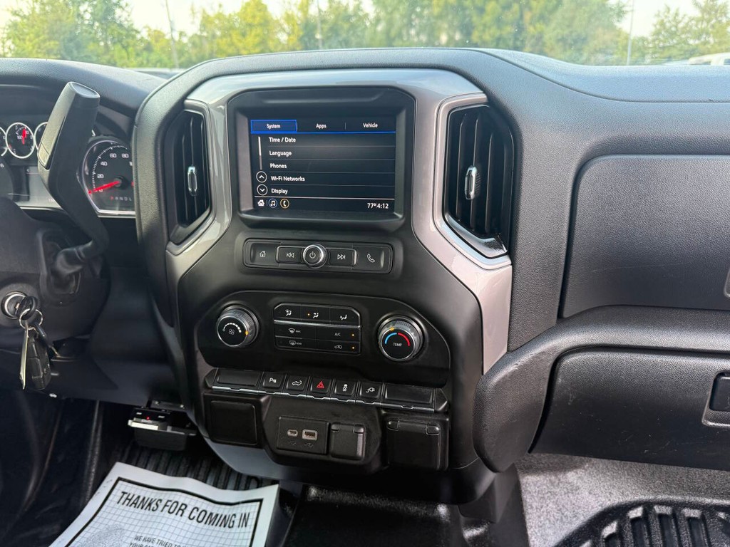 Chevrolet Silverado 1500 Vehicle Full-screen Gallery Image 17