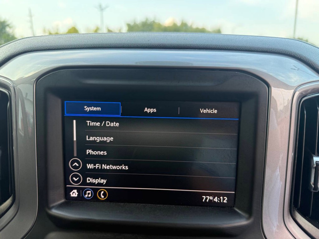 Chevrolet Silverado 1500 Vehicle Full-screen Gallery Image 18