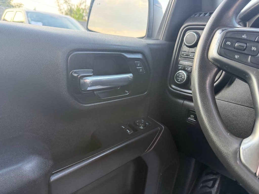 Chevrolet Silverado 1500 Vehicle Full-screen Gallery Image 22