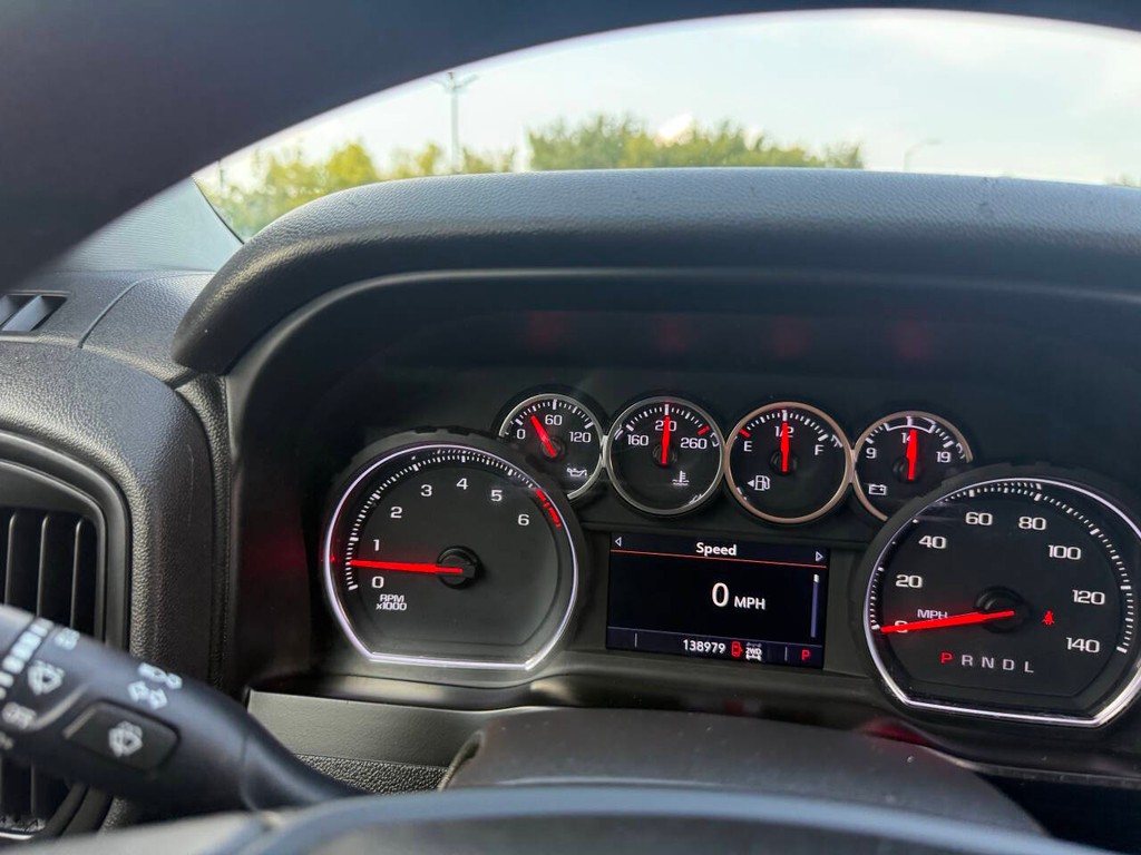 Chevrolet Silverado 1500 Vehicle Full-screen Gallery Image 23