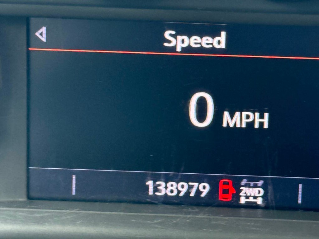 Chevrolet Silverado 1500 Vehicle Full-screen Gallery Image 24