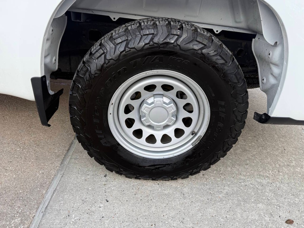 Chevrolet Silverado 1500 Vehicle Full-screen Gallery Image 27