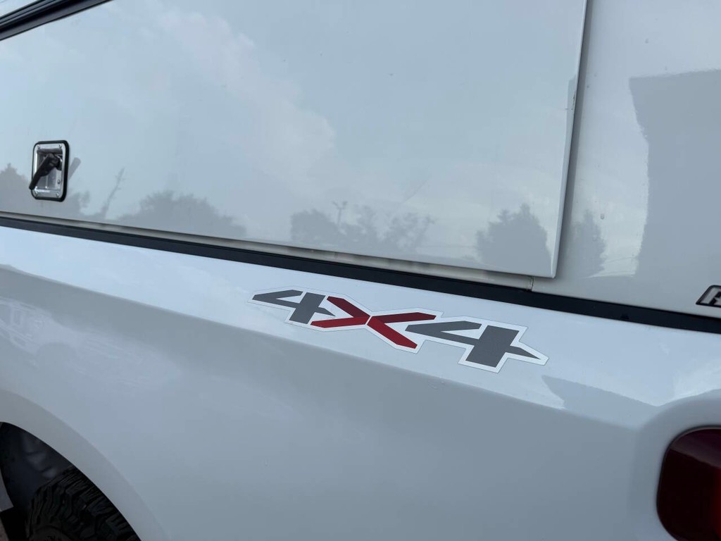 Chevrolet Silverado 1500 Vehicle Full-screen Gallery Image 28