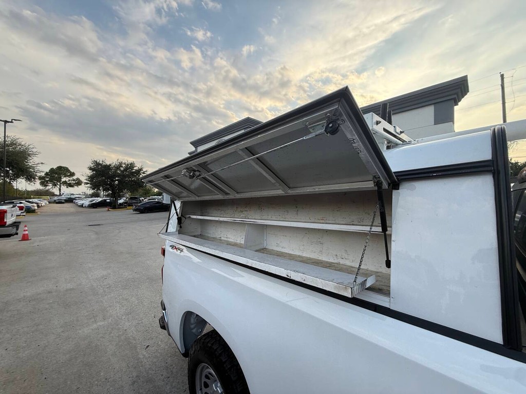 Chevrolet Silverado 1500 Vehicle Full-screen Gallery Image 30