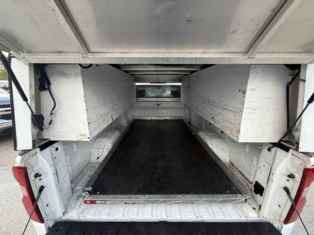 Chevrolet Silverado 1500 Vehicle Full-screen Gallery Image 31