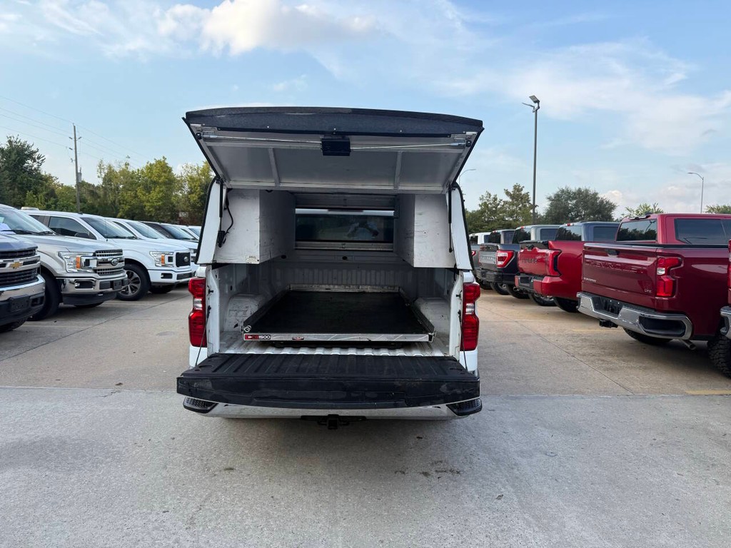 Chevrolet Silverado 1500 Vehicle Full-screen Gallery Image 32